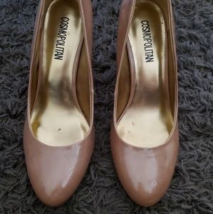 Cosmopolitan peachy nude pumps.